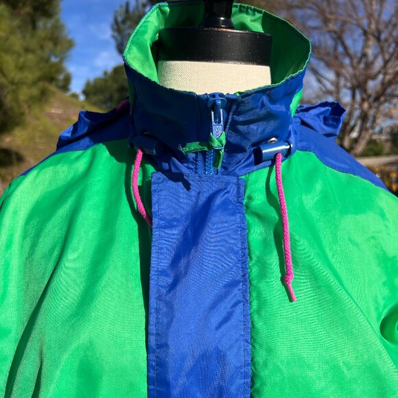 90's Colorful Windbreaker - Lightweight Ski Jacket - Size Small - Outdoor Scene - Picture 4 of 14